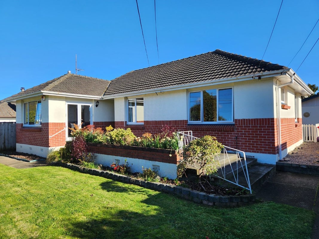 51 Totara Park Road, Clouston Park, Upper Hutt - Carousel 1