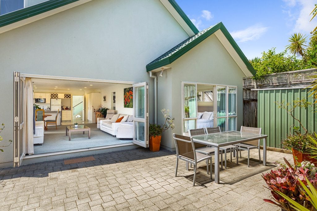 5 Ballini Rise, West Harbour, Auckland - Carousel 2