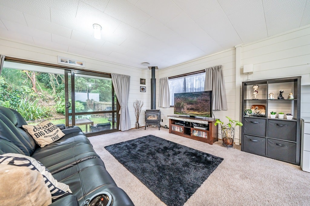 42 Rembrandt Avenue, Tawa, Wellington - Carousel 25