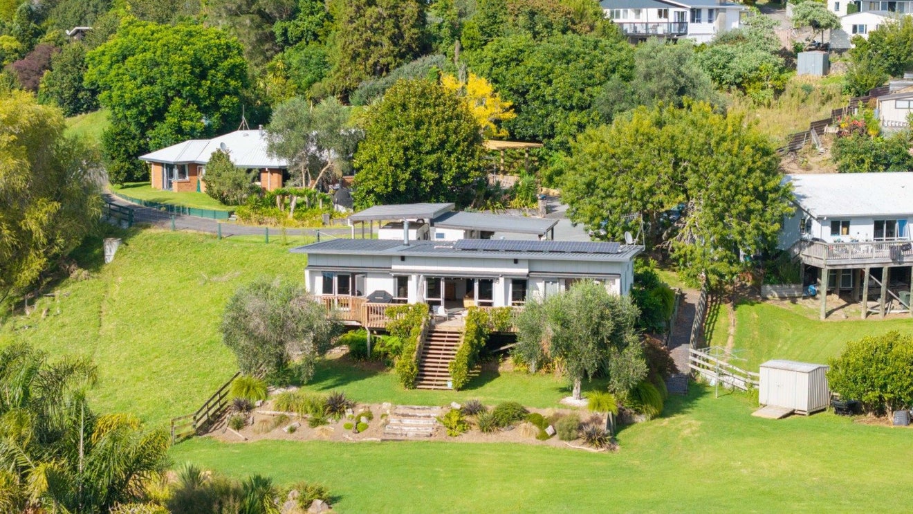 29 Dunrobbin Place, Gate Pa, Tauranga - Carousel 1