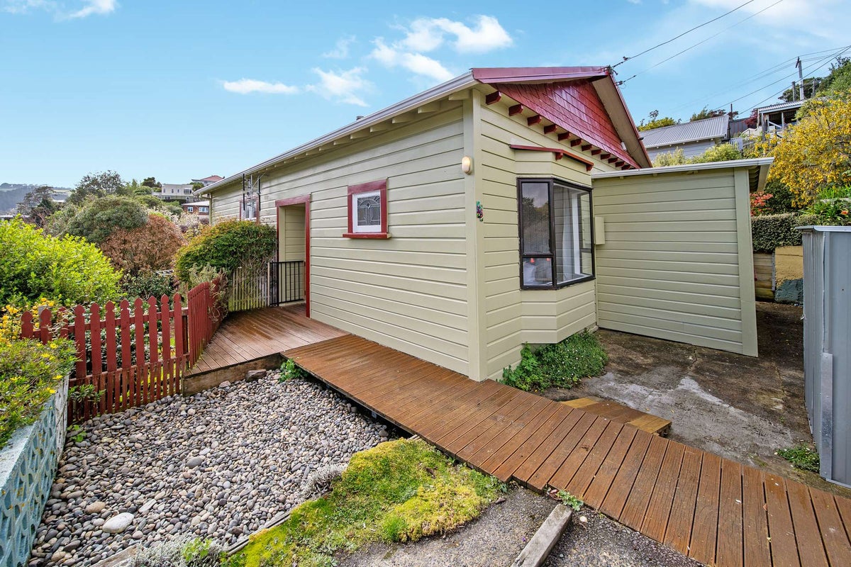 15 Birchfield Avenue, North East Valley, Dunedin - Carousel 1