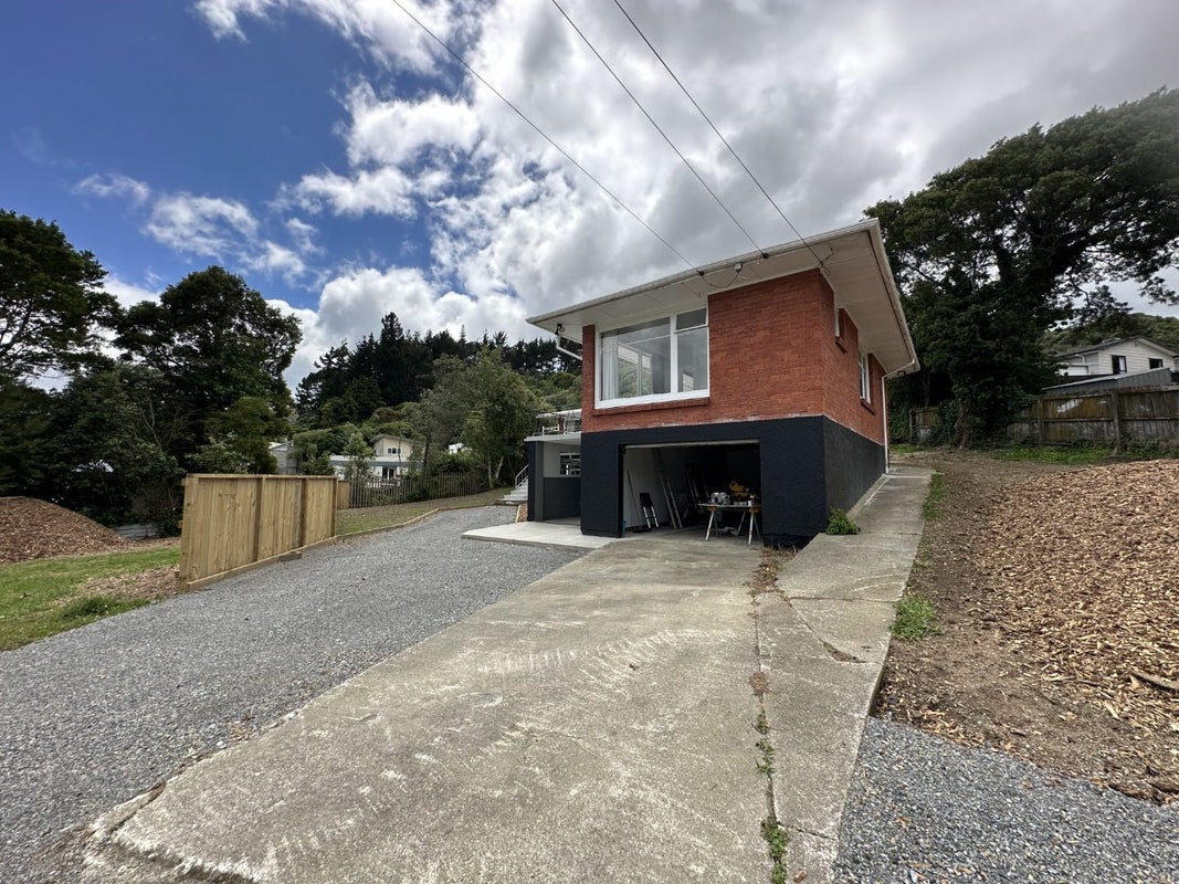 119 Stokes Valley Road, Stokes Valley, Lower Hutt - Carousel 2