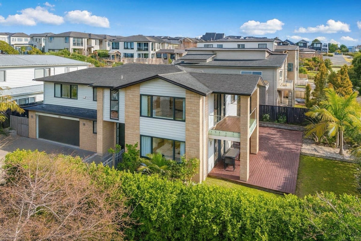 1 Tuangi Street, Long Bay, North Shore City, Auckland - Carousel 2