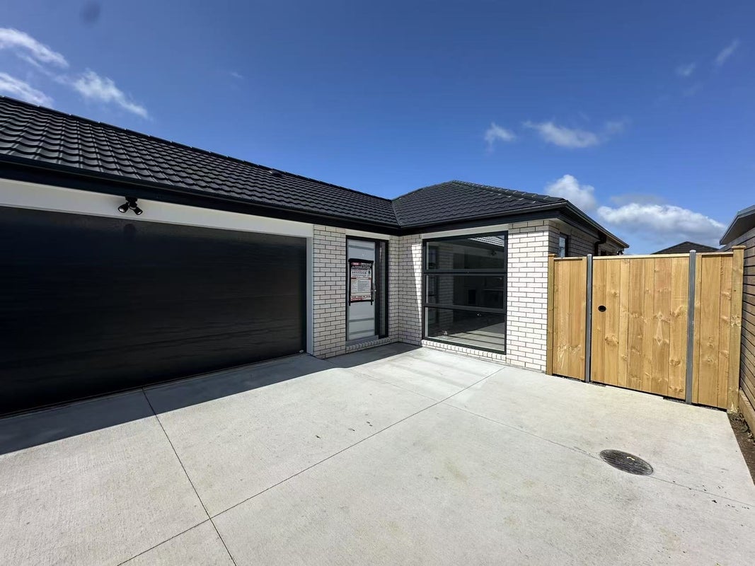 10 Enchantment Lane, Karaka, Papakura - Carousel 2
