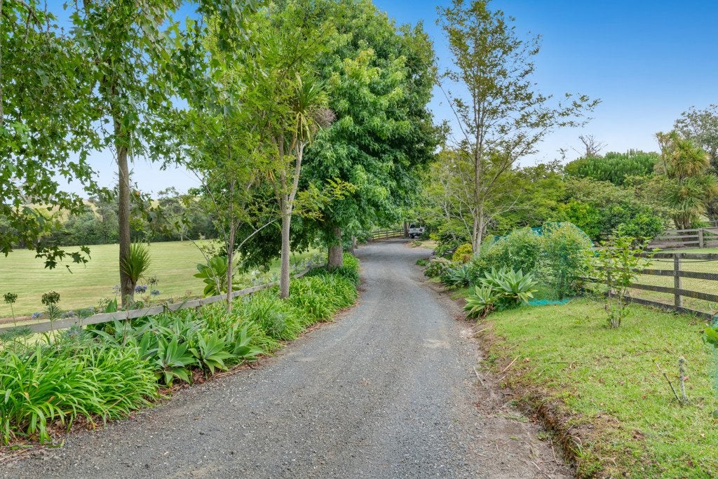 786 South Head Road, Helensville - Carousel 2