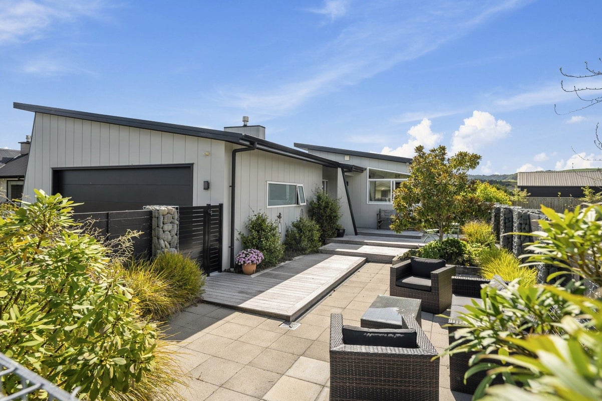 18 Lakemere Way, Kinloch, Taupo - Carousel 1