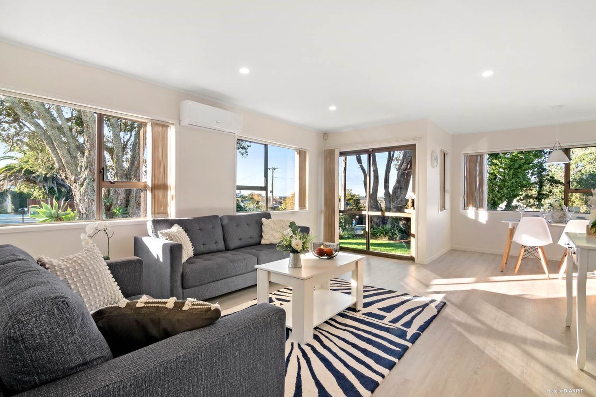1/60 Raleigh Road, Northcote, Auckland - Carousel 2