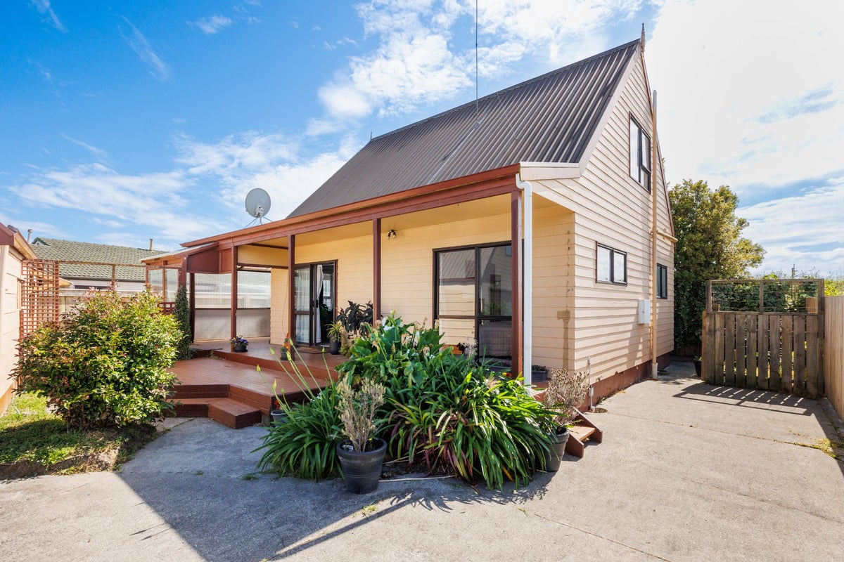 85 Geraldine Crescent, Cloverlea, Palmerston North - Carousel 2