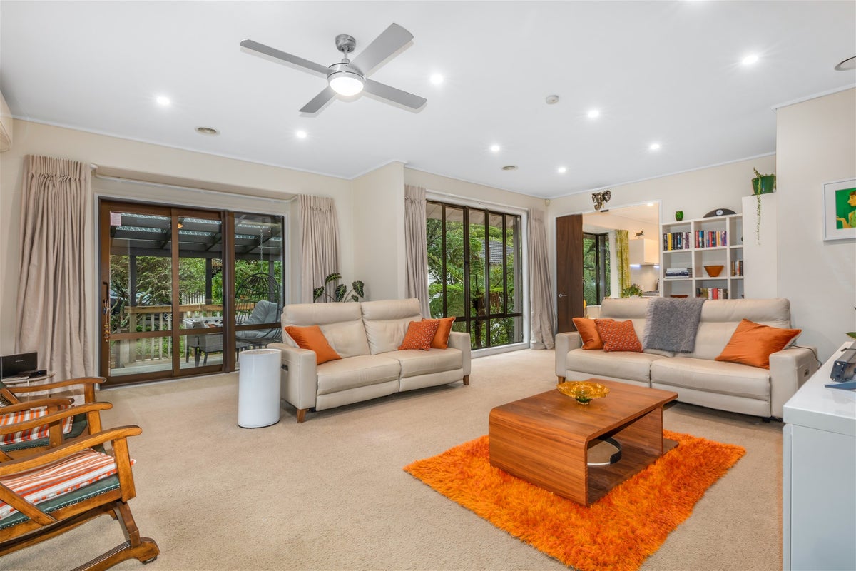 16 Omar Street, Khandallah, Wellington - Carousel 1