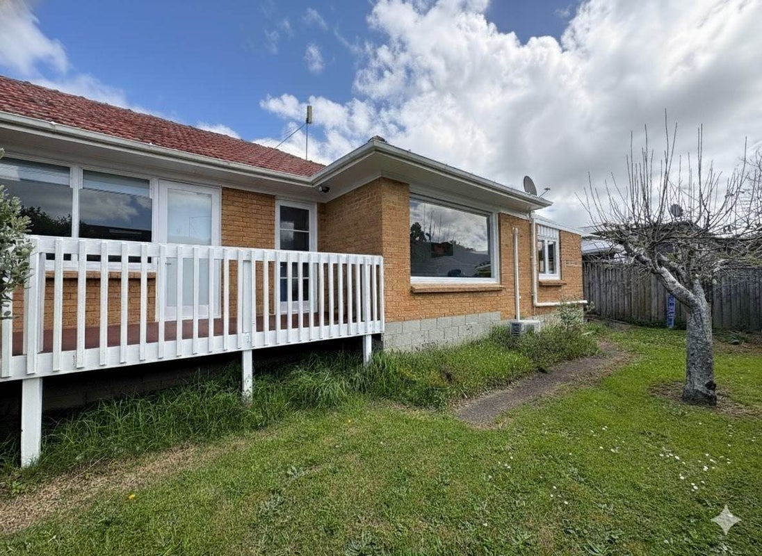 1/165 WELLINGTON ST, Howick, Auckland  - Carousel 1