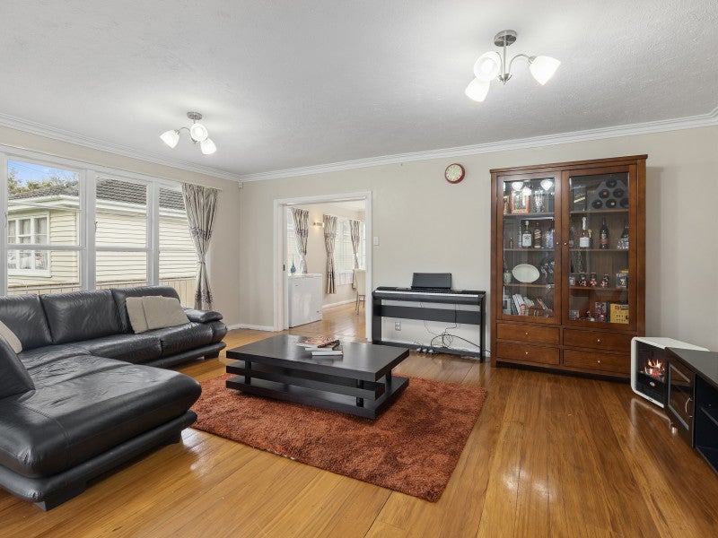 162 Kings Crescent, Hutt Central, Lower Hutt - Carousel 2