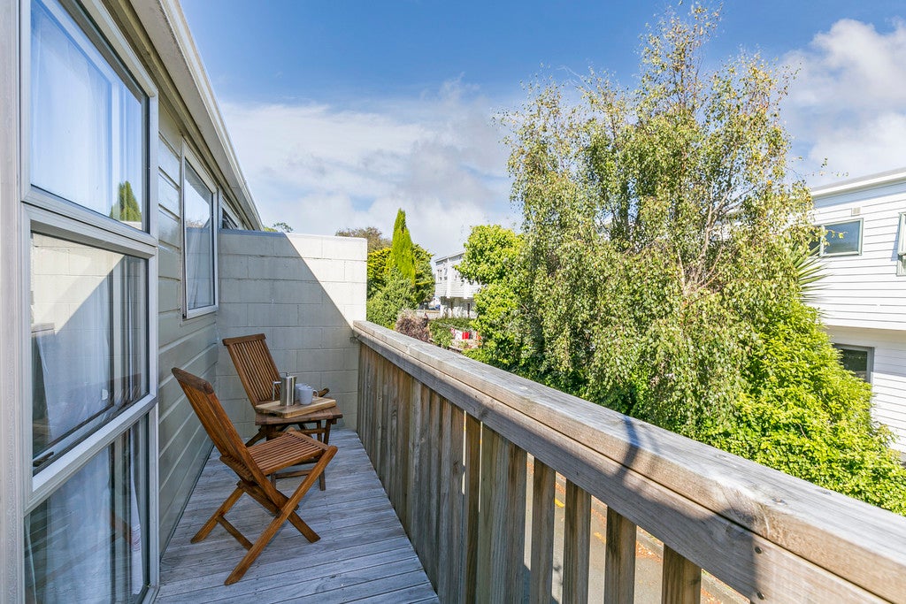 9/23 Collins Avenue, Tawa, Wellington - Carousel 1