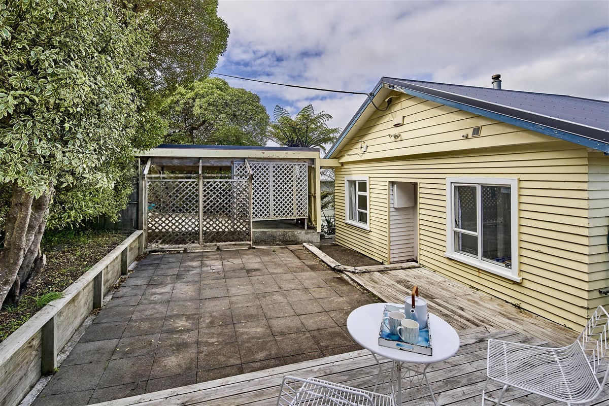 7 Hampton Hill Road, Tawa, Wellington - Carousel 1