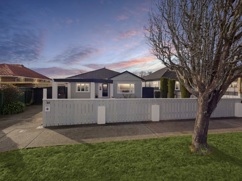 27 John Street, Trentham, Upper Hutt - Carousel 1