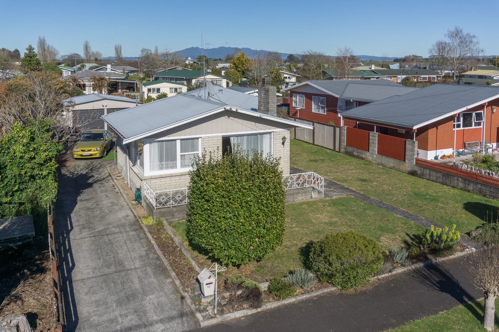 11 Forth Crescent, Glenview, Hamilton - Carousel 2