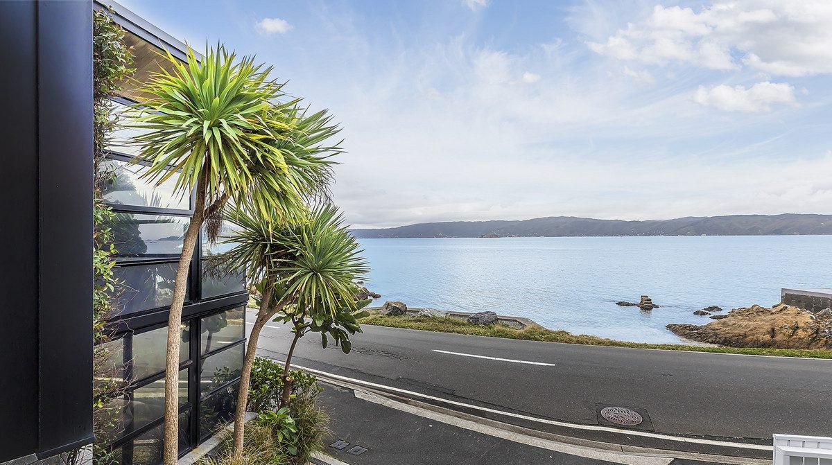 377A Karaka Bay Road, Karaka Bays, Wellington - Carousel 2