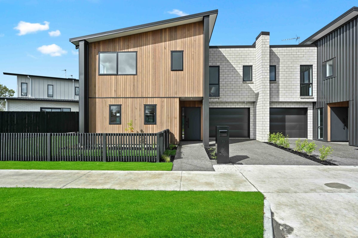 74 Maanihi Drive, Rototuna North, Hamilton - Carousel 1