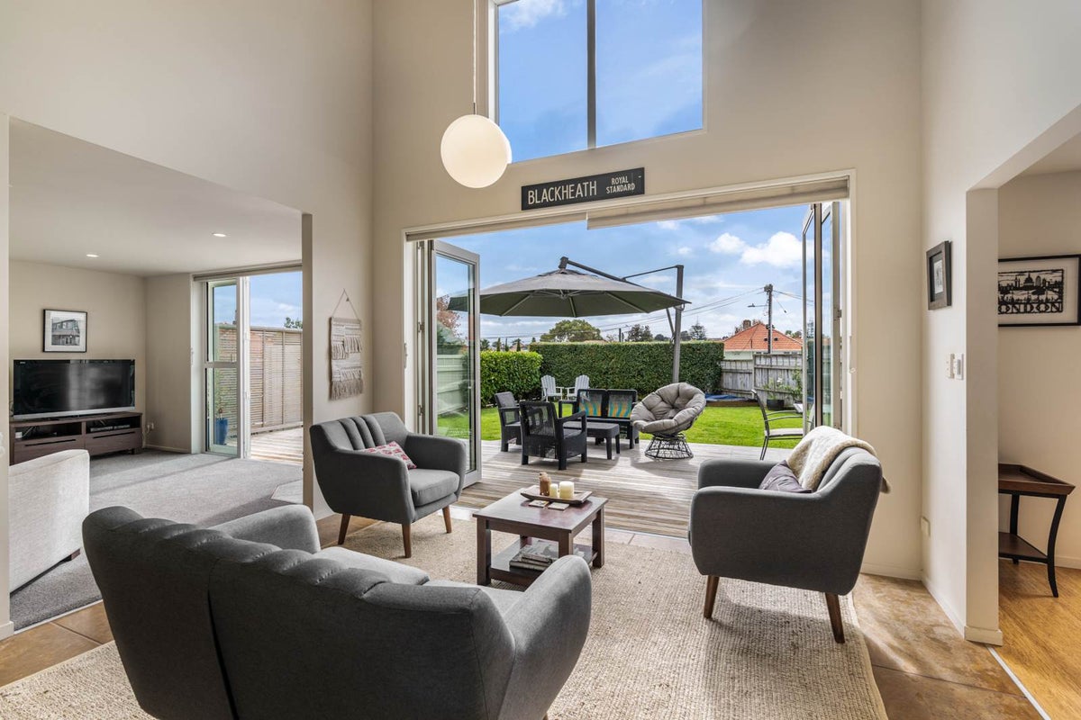 18 Fraser Road, Narrow Neck, Auckland - Carousel 2
