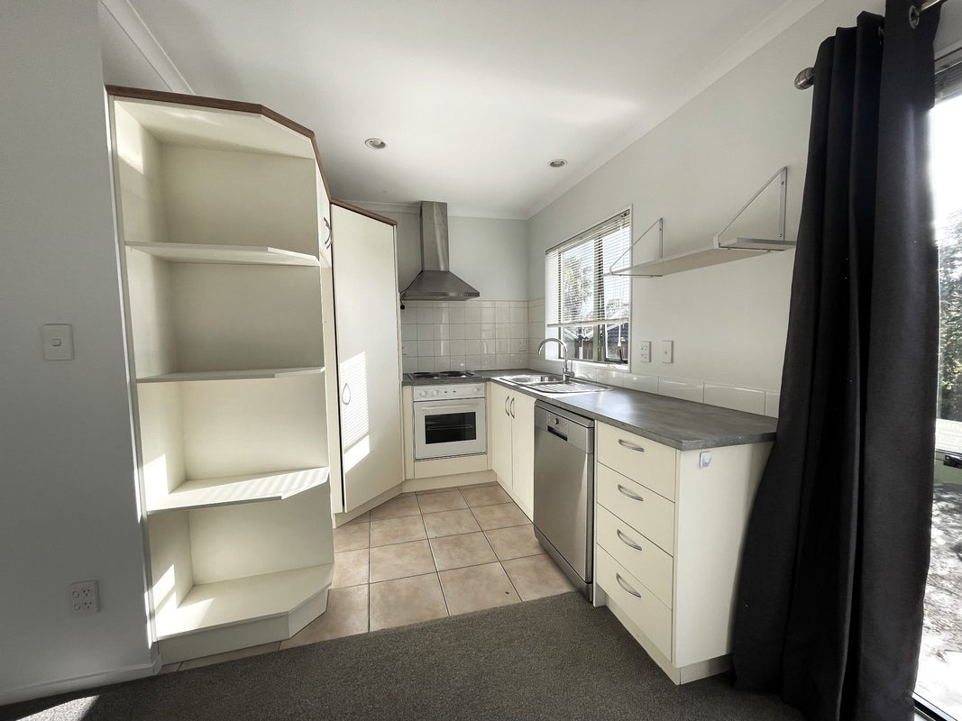 3 Reybert Place, Massey, Auckland - Carousel 1