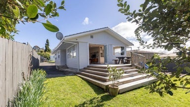 28 Sarona Avenue, Glen Eden, Auckland - Carousel 1