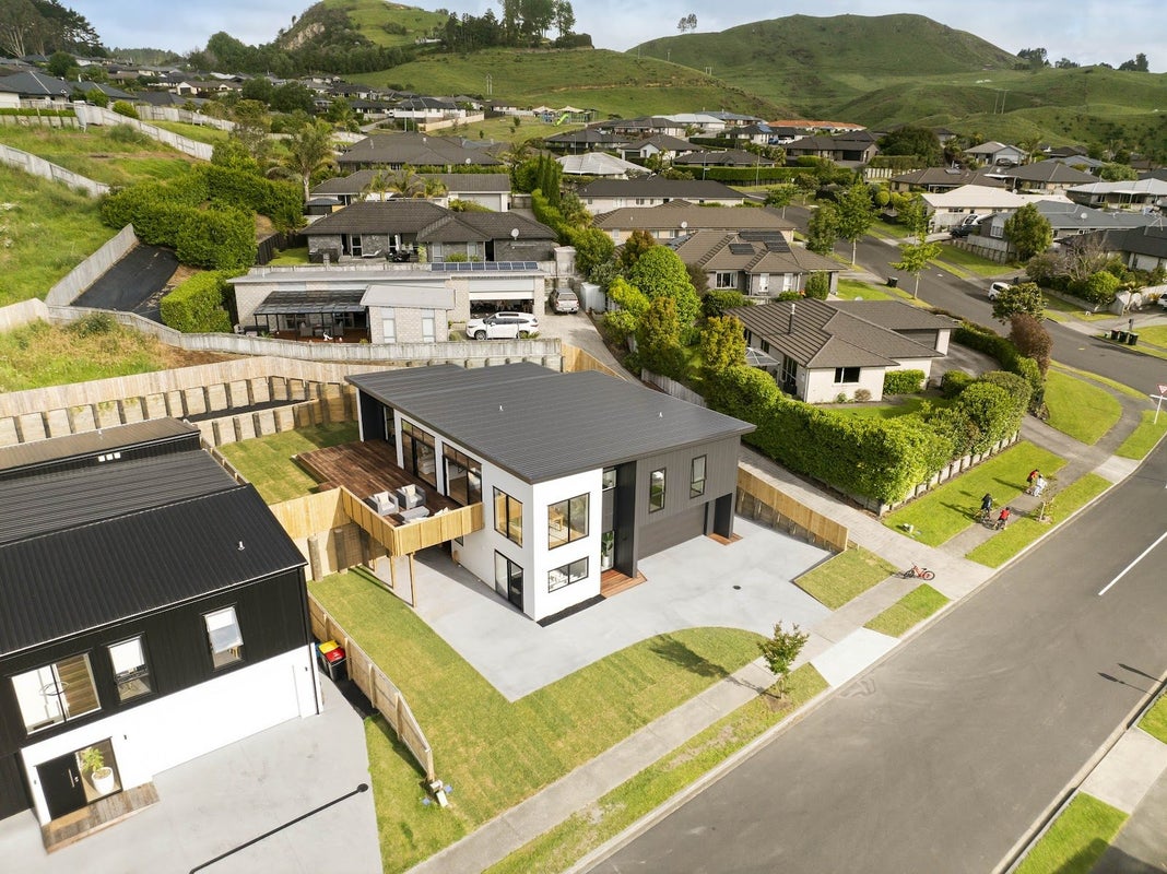 10 Bob Carter Place, Welcome Bay, Tauranga, Bay Of Plenty - Carousel 1
