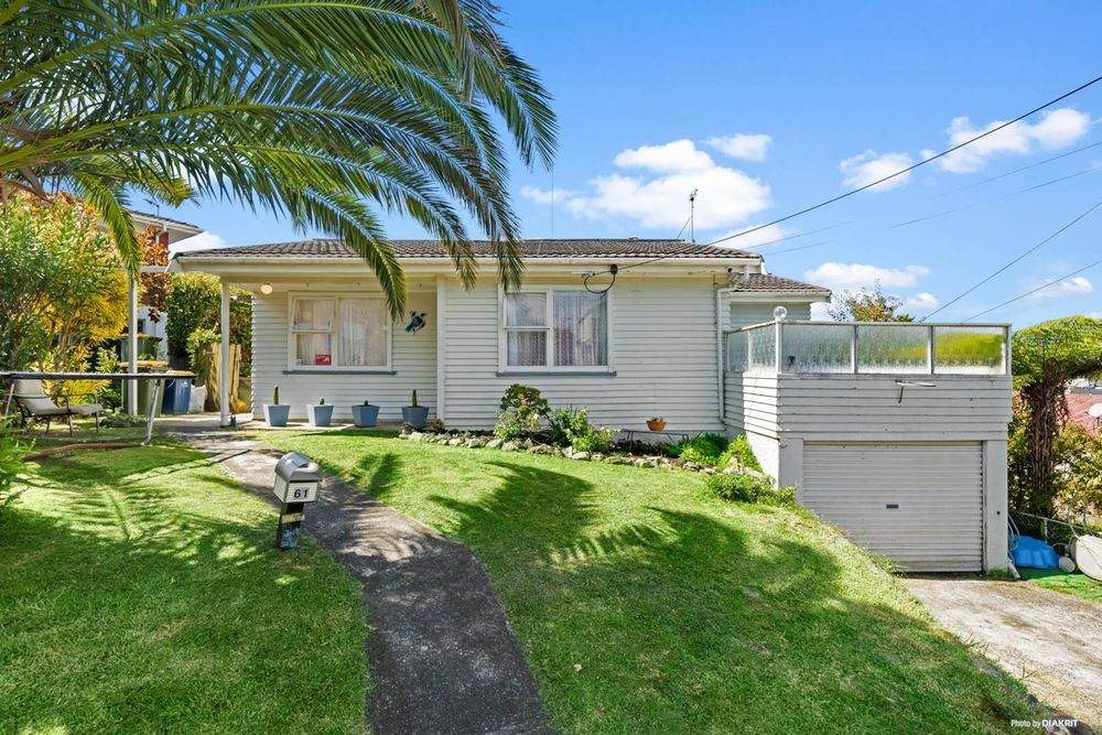 61 Lyons Avenue, Murrays Bay, Auckland - Carousel 1