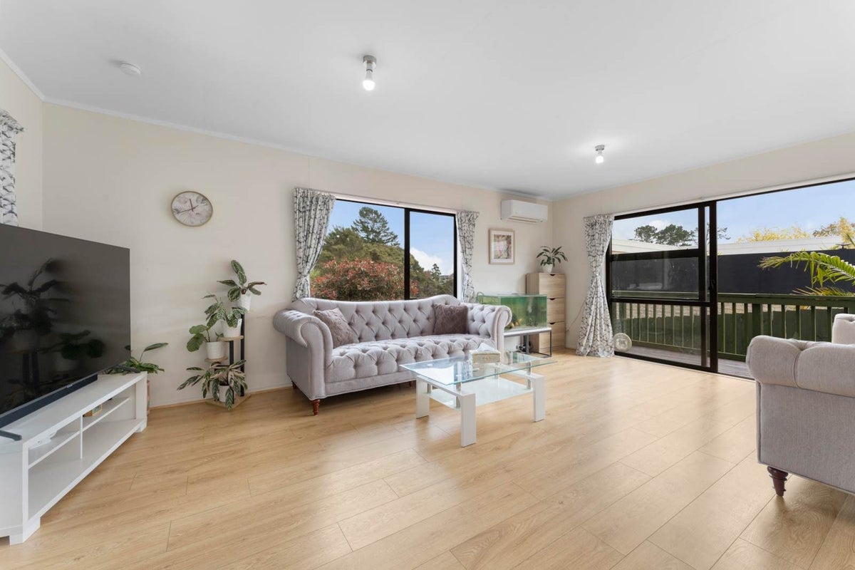 103C Woodglen RD, Glen Eden, Waitakere - Carousel 1