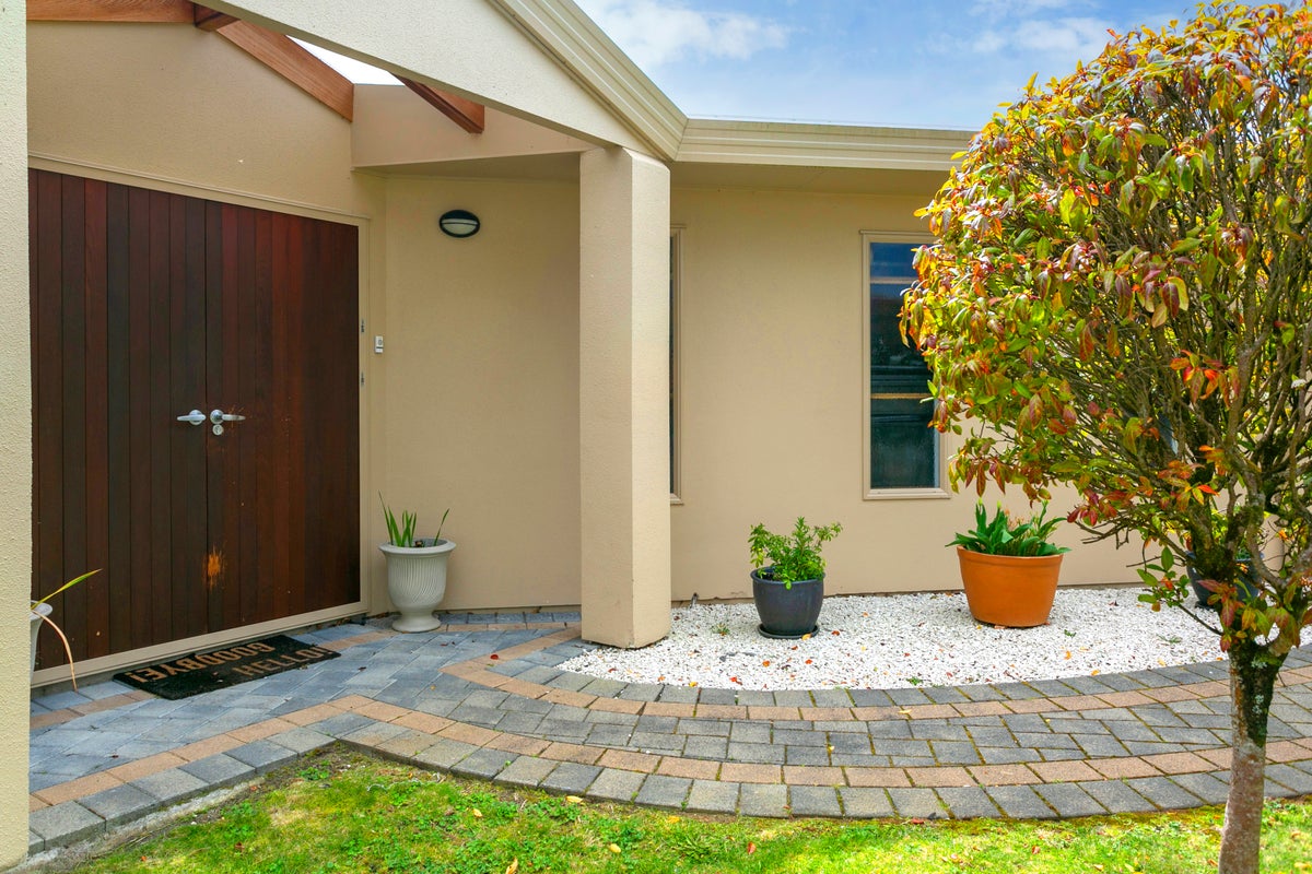 17 Fairview Terrace, Waipahihi, Taupo - Carousel 2