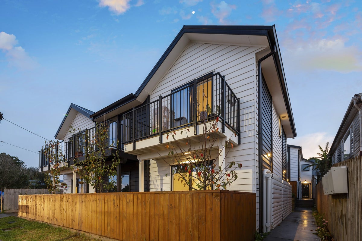 3/6 St Leonards Road, Kelston, Auckland - Carousel 1