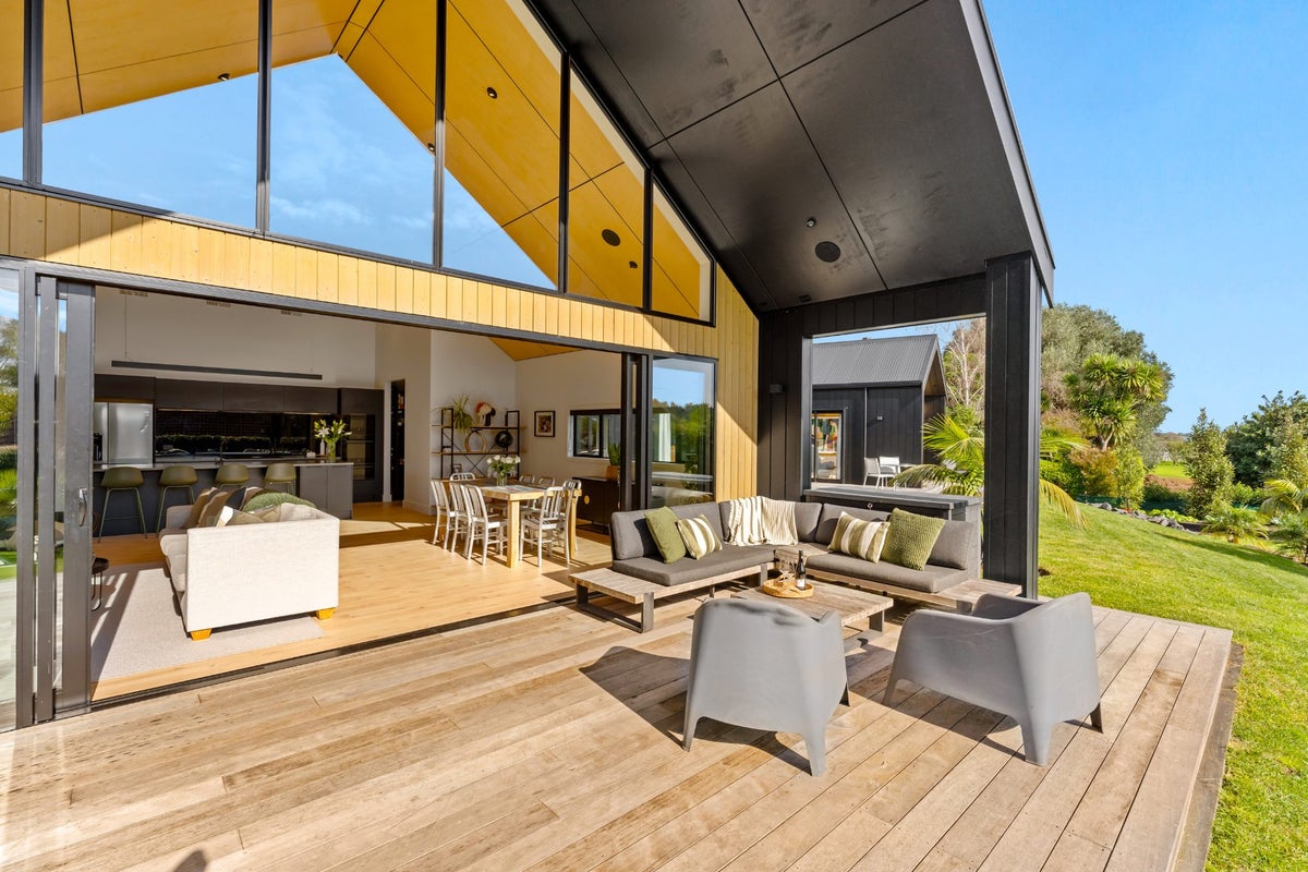15 Fleur Road, Karaka, Papakura - Carousel 50