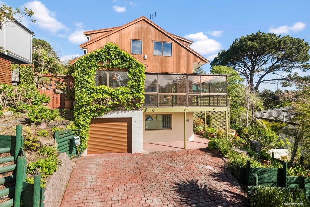 11 Hebe Place, Birkenhead, Auckland - Carousel 2