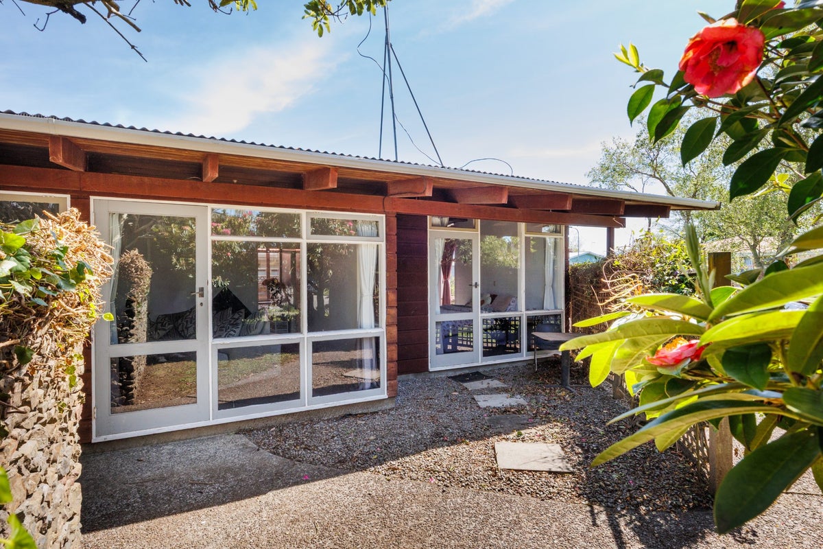4 & 4A Viscount Place, West End, Palmerston North, Manawatu / Whanganui - Carousel 2