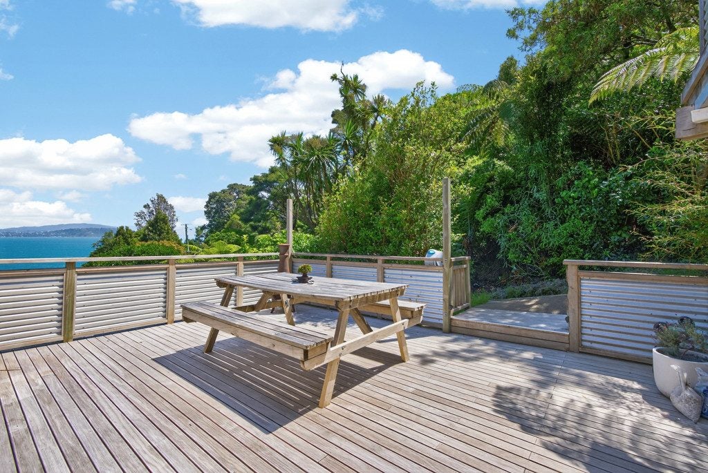 14 Richmond Road, Mahina Bay, Lower Hutt - Carousel 40