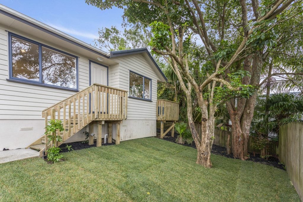 6A Aldern Road, Massey, Auckland - Carousel 1