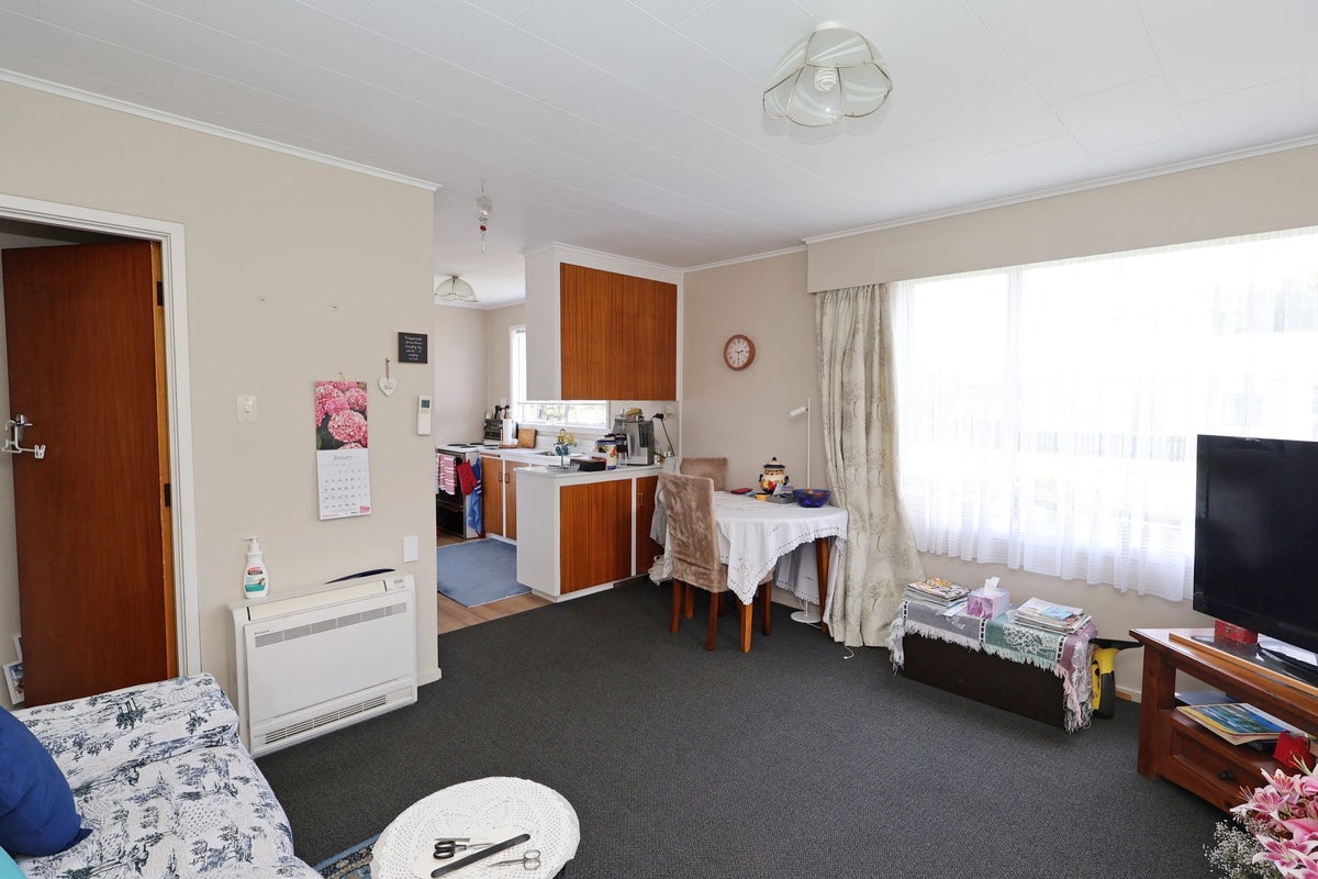 1/118 Venus Street, Strathern, Invercargill - Carousel 2