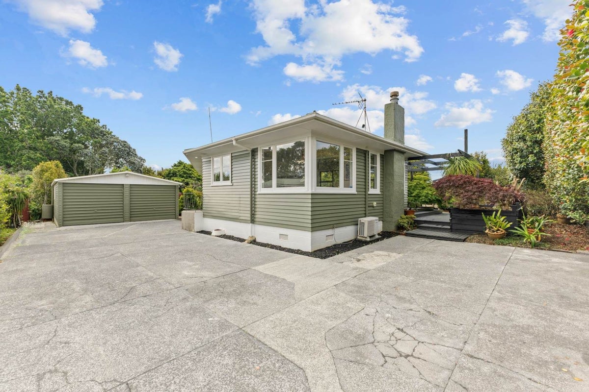 29 Swan Crescent, Pakuranga, Auckland - Carousel 1
