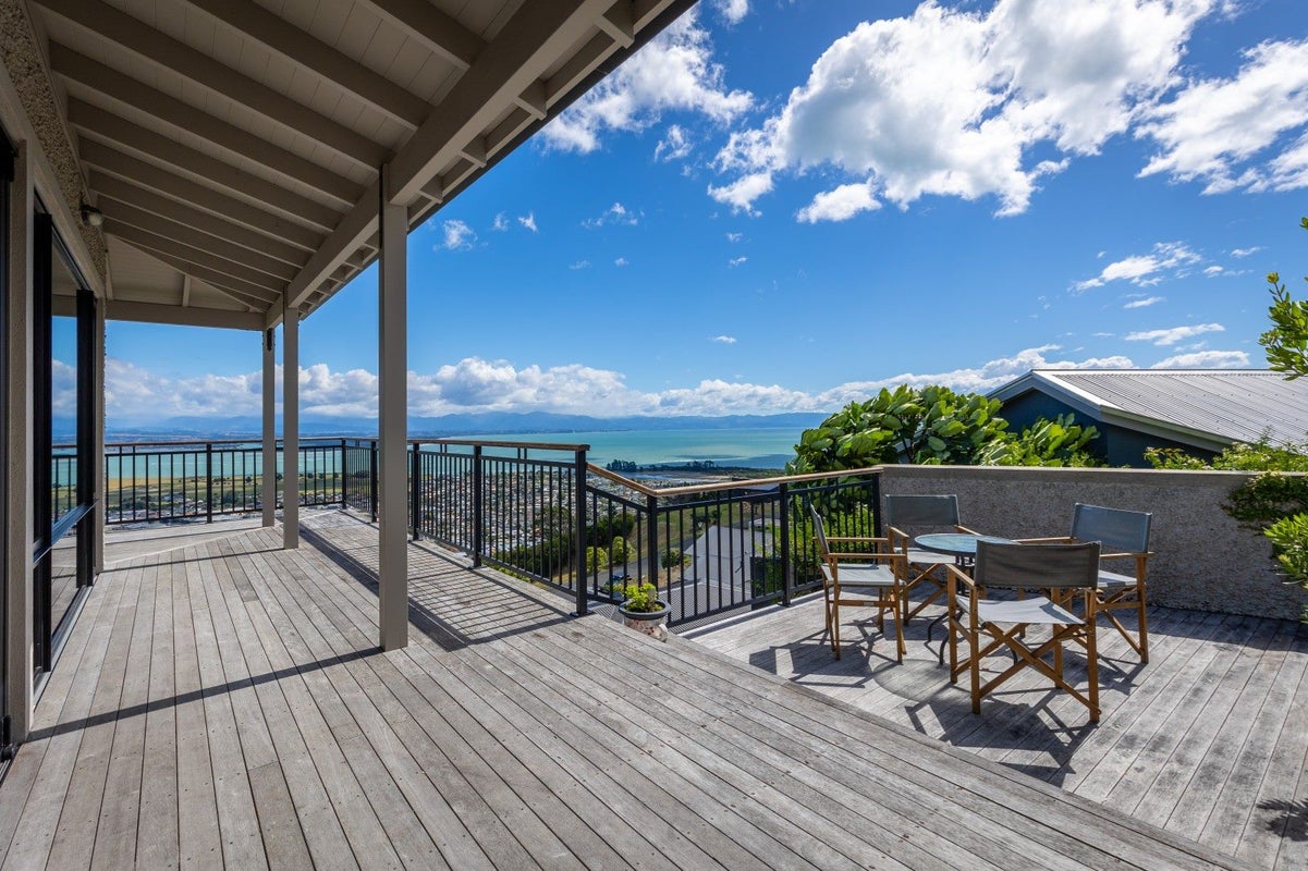 9 Commodore Place, Britannia Heights, Nelson - Carousel 1