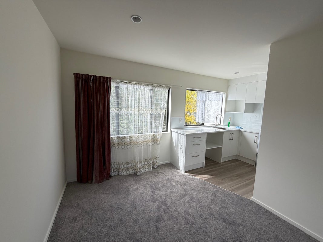 10/12 Ambrico Place, New Lynn, Auckland - Carousel 2