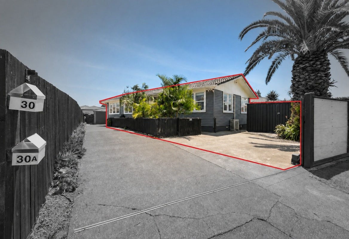 30 Convair Crescent, Mangere, Auckland - Carousel 1