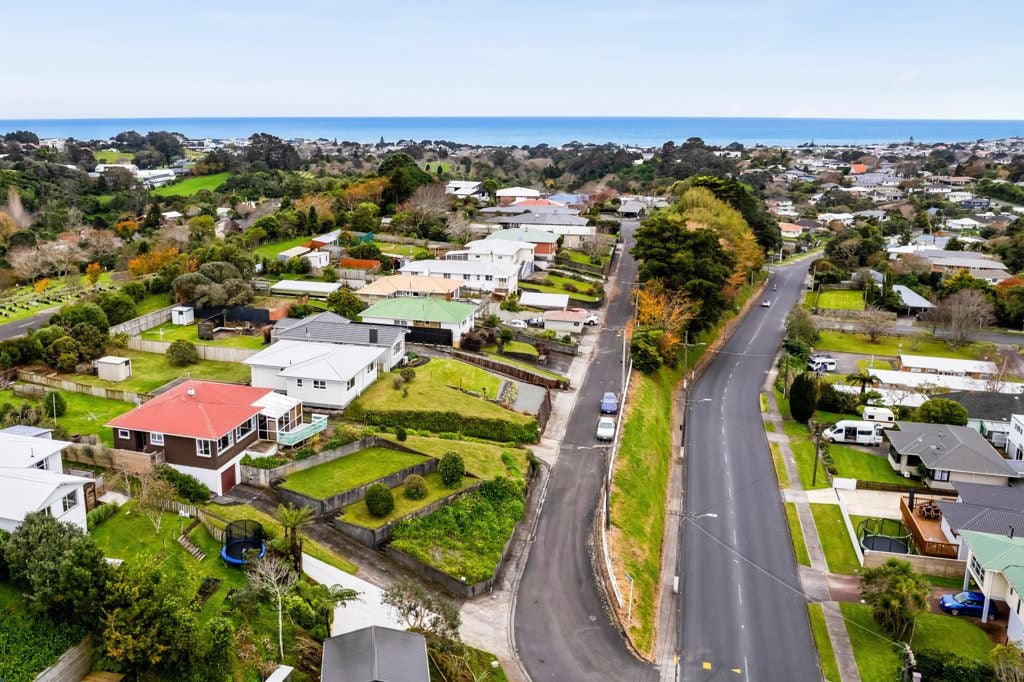 62 Awanui Street, Merrilands, New Plymouth - Carousel 32