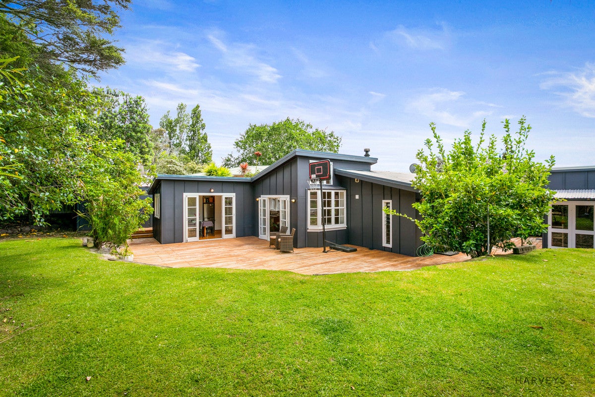 96 Godley Road, Green Bay, Auckland - Carousel 1
