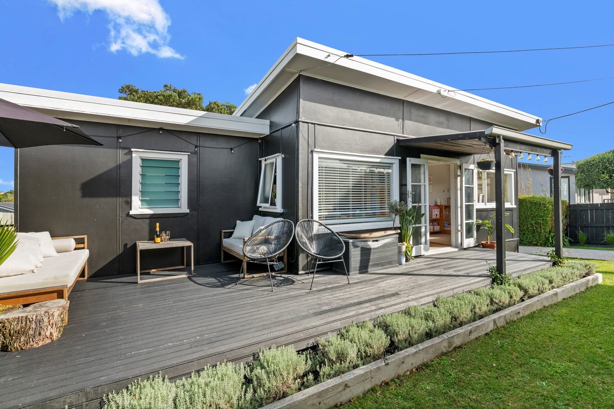 1399 Whangaparaoa Road, Army Bay, Whangaparaoa - Carousel 1