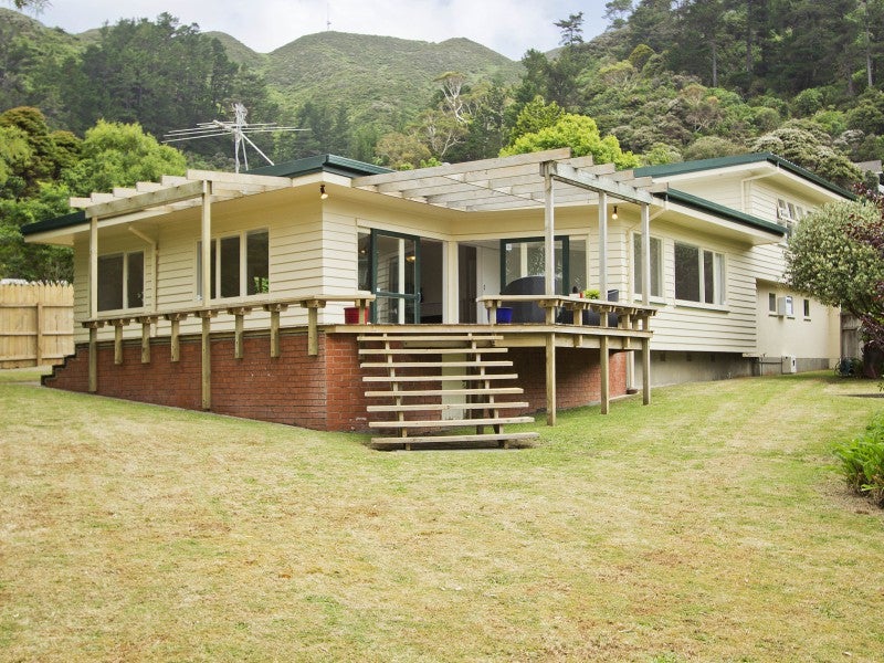 4 Crawford Grove, Naenae, Lower Hutt - Carousel 22