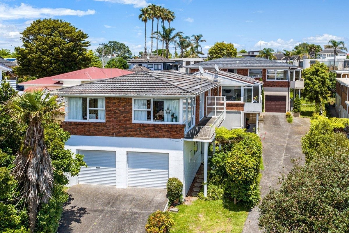 2/4 Beacholm Road, Takapuna, Auckland - Carousel 1