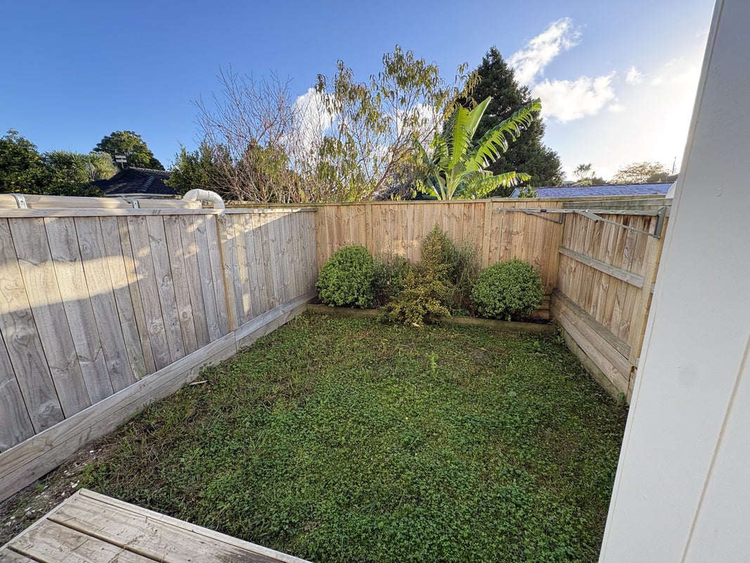 5/51 Wharf Road, Te Atatu Peninsula, Auckland - Carousel 2