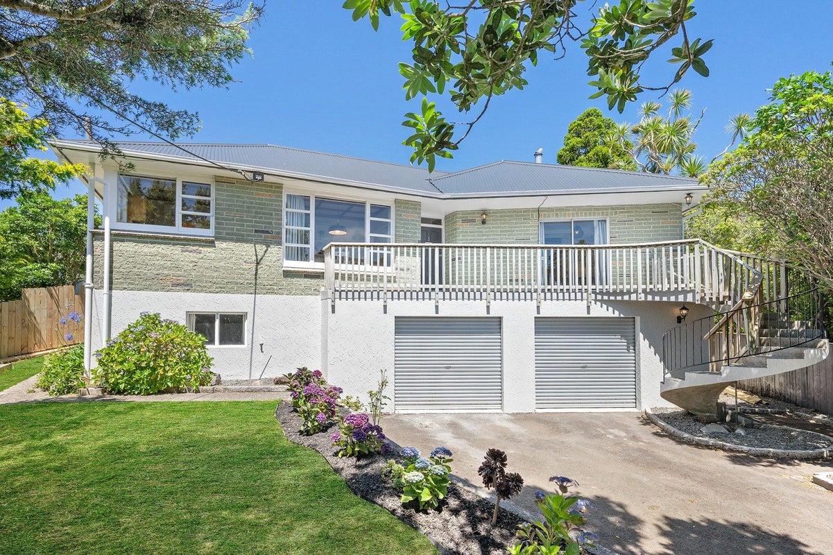 5 Turville Crescent, Newlands, Wellington - Carousel 1