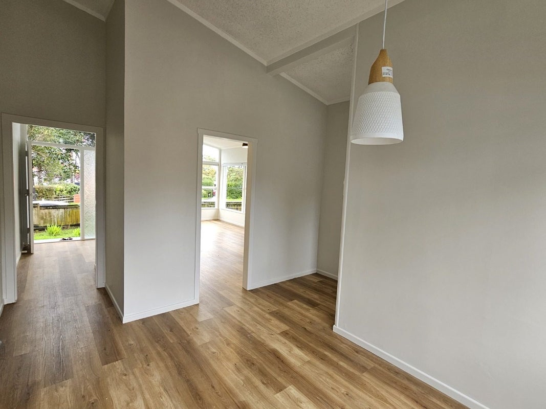 21 Sunkist Bay Road, Beachlands, Auckland - Carousel 2