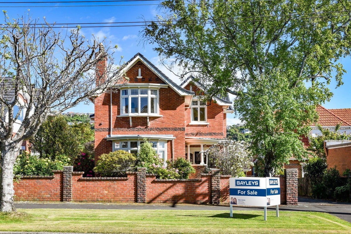 24 Sandringham Street, Saint Clair, Dunedin - Carousel 1
