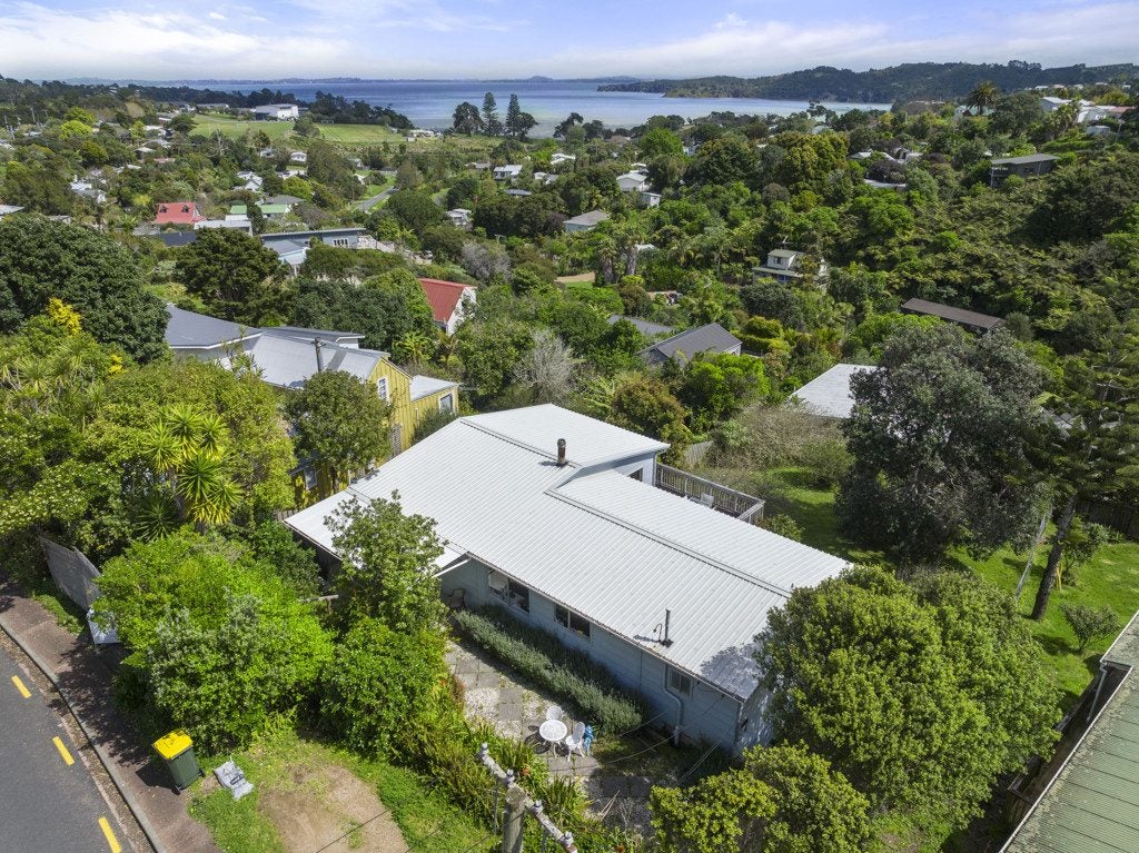 41 Jellicoe Parade, Surfdale, Waiheke Island - Carousel 17