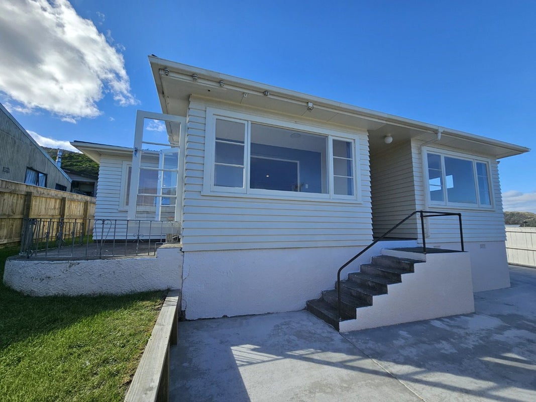 11 Winara Avenue, Waikanae, Waikanae - Carousel 1